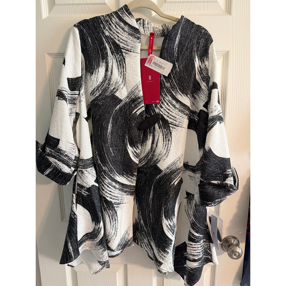 Ic By Connie K, User: None Jackets & Blazers - Ic By Connie K, User: None IC By Connie K Black and White Abstract Print Open Fr